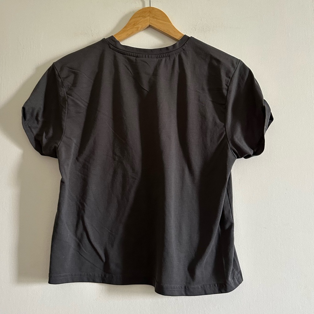 Gymshark Charcoal Gray ‘Be A Visionary’ Embroidered Cropped Tee size Medium EUC - Picture 3 of 4